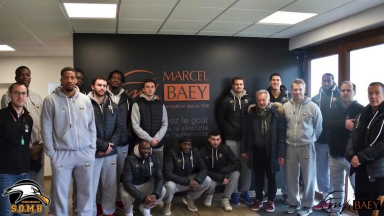 La visite de l'équipe de basket boulonnaise chez Marcel Baey