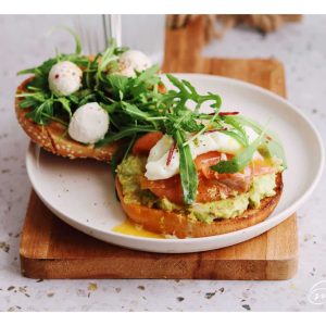 Toast au saumon fumé et à la mozzarella​